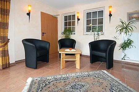 Hotel-pension Stoertebeker 호텔 벤세르시엘