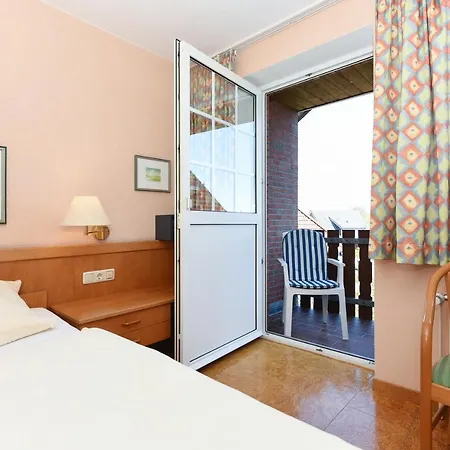 Hotel-pension Stoertebeker 호텔 벤세르시엘