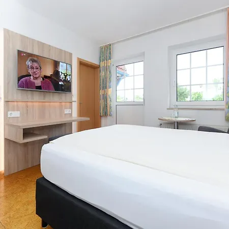 Hotel-pension Stoertebeker 호텔 벤세르시엘